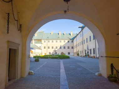 Slovakya 'daki Cerveny Kamen kalesinin panorama manzarası.