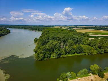Morava ve Tuna nehirlerinin Devin, Slovakya 'daki etkisi.