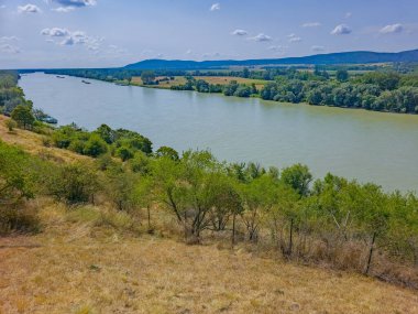 Tuna Nehri, Devin, Slovakya 'yı geçiyor.