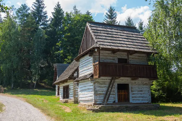 Slovakya 'nın Martin kentindeki Slovak Köy Müzesi' nde geleneksel mimari.