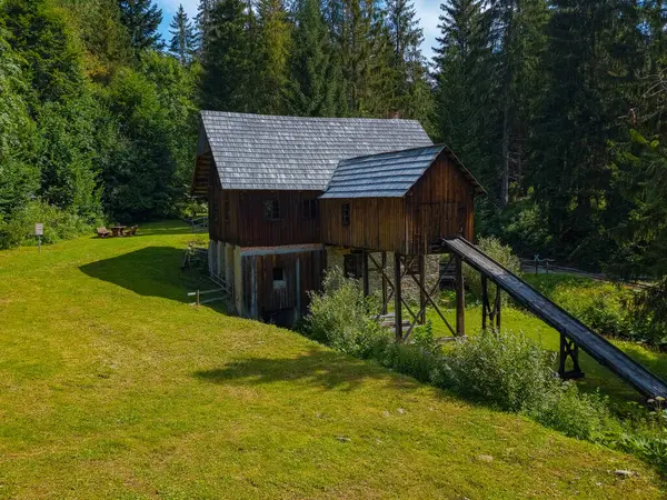 Nova Bystrica, Slovakya 'daki Kysuce Village Müzesi' nde geleneksel mimari.