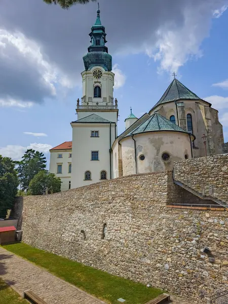 Slovakya 'daki Nitra kalesinin görüntüsü.