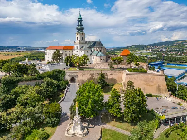Slovakya 'daki Nitra kalesinin görüntüsü.