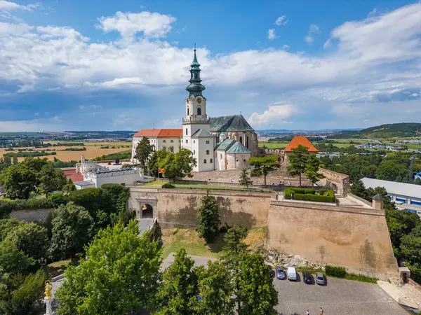 Slovakya 'daki Nitra kalesinin görüntüsü.