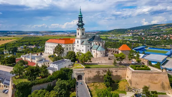 Slovakya 'daki Nitra kalesinin görüntüsü.