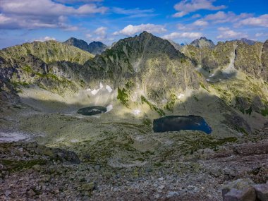 Slovakya 'daki Koprovsky Dağı' nın altındaki Dağ Gölü.