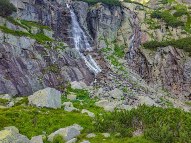 Slovakya 'daki yüksek Tatras ulusal parkında Skok şelalesi.
