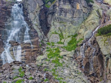 Slovakya 'daki yüksek Tatras ulusal parkında Skok şelalesi.