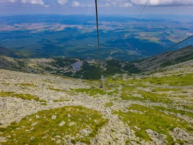 Tatranska Lomnica, Slovakya 'daki Lomnicky Stit' e telgraf çek.