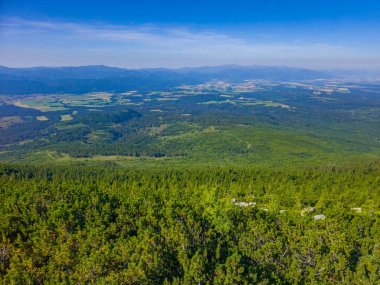 Slovakya 'daki Krivan zirvesine doğru giden High Tatras milli parkının panorama görüntüsü.