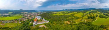 Slovakya 'daki Lupca şatosunda yaz günü.