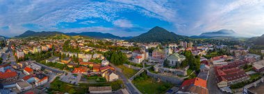 Slovakya 'nın Ruzomberok kentinin Panorama manzarası.