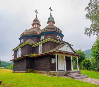 Tanrının Annesini Koruma Tapınağı, Nizny Komarnik, Slovakya.