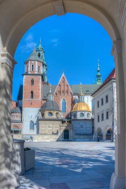 Wawel Katedrali Krakow, Poland.IMAGE 'da güneşli bir günde izlendi