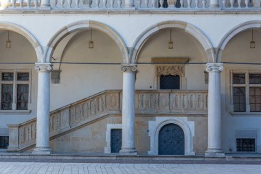 Krakow / Cracow, Polonya 'daki Wawel şatosunun avlusu.
