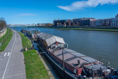 Polonya 'da Krakow / Krakow' daki Vistula nehir kenarı görüntüsü...
