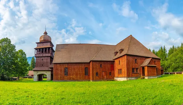 Slovakya 'daki Svaty Kriz Ahşap Sanatsal Kilisesi.