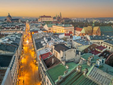 Krakow / Cracow, Polonya 'daki Grodzka Caddesi' nin Gündoğumu Panoraması.