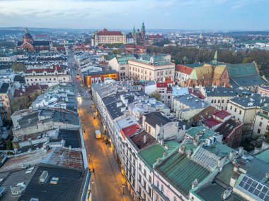 Krakow / Cracow, Polonya 'daki Grodzka Caddesi' nin Gündoğumu Panoraması.