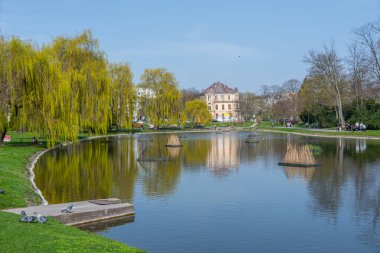 Kielce, Poland.IMAGE 'deki saray parkında.