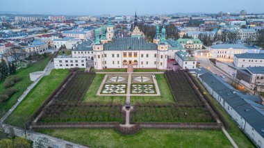 Krakow piskoposlarının sarayının günbatımı manzarası - Polonya Kielce 'deki Ulusal Müze