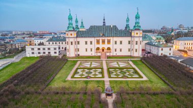 Krakow piskoposlarının sarayının günbatımı manzarası - Polonya Kielce 'deki Ulusal Müze