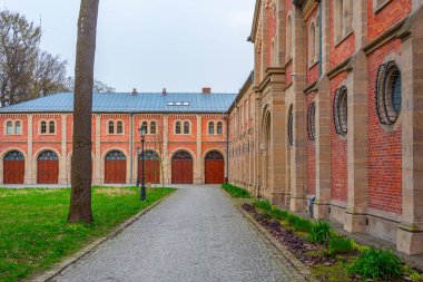 Pszczyna Şato Parkı 'ndaki ahırlar.