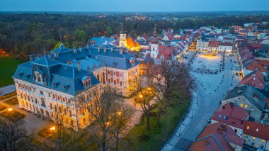Pszczyna Kalesi 'nin Poland.IMAGE' deki günbatımı manzarası