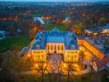 Pszczyna Kalesi 'nin Poland.IMAGE' deki günbatımı manzarası