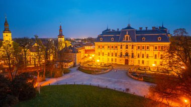 Pszczyna Kalesi 'nin Poland.IMAGE' deki günbatımı manzarası