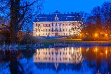 Pszczyna şatosunun Poland.IMAGE 'deki günbatımı görüntüsü