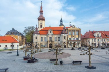 Polonya 'nın Pszczyna kentindeki ana meydanın gün doğumu manzarası. Poland.IMAGE
