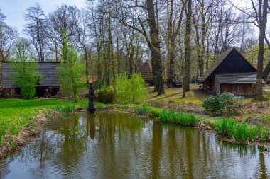 Pszczyna açık hava müzesindeki ahşap kulübeler. Poland.IMAGE