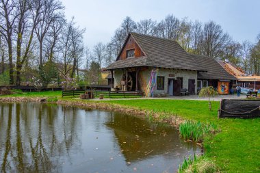 Pszczyna açık hava müzesindeki ahşap kulübeler. Poland.IMAGE