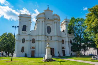 Lowicz, Poland.IMAGE 'deki Piarist Kilisesi ve Aziz Adalbert.