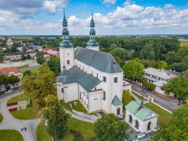 Kutsal Bakire Meryem 'in Varsayımı Katedrali ve Lowicz, Poland.IMAGE' de Aziz Nicholas.