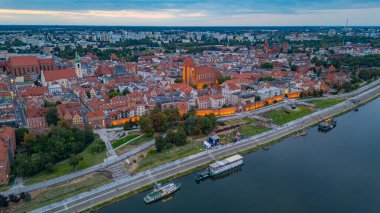Poland.IMAGE 'de Torun' un günbatımı manzarası.