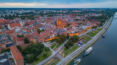 Poland.IMAGE 'de Torun' un günbatımı manzarası.