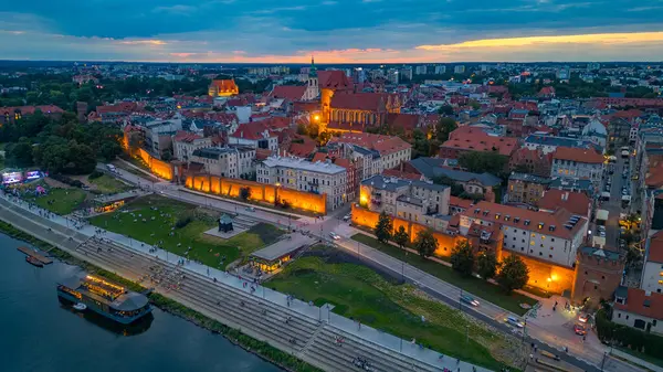 Poland.IMAGE 'de Torun' un günbatımı manzarası.