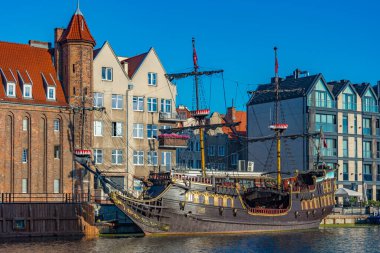 Güneşli bir günde Gdansk Rıhtımı, Poland.IMAGE