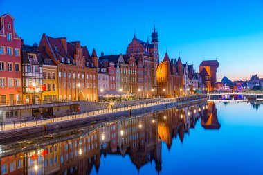 Gün batımında Gdansk Rıhtımı, Poland.IMAGE
