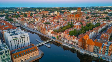 Gdansk, Poland.IMAGE şehir merkezinin gündoğumu hava görüntüsü