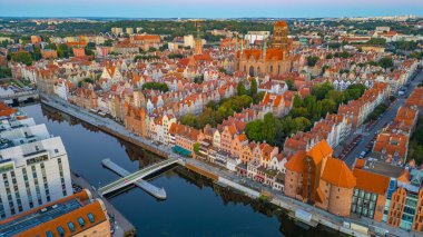Gdansk, Poland.IMAGE şehir merkezinin gündoğumu hava görüntüsü