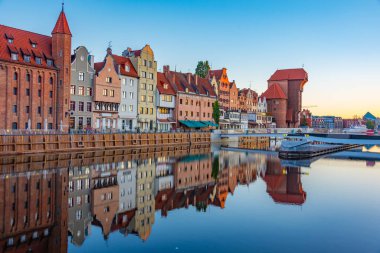 Gün batımında Gdansk Rıhtımı, Poland.IMAGE