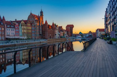 Gün batımında Gdansk Rıhtımı, Poland.IMAGE