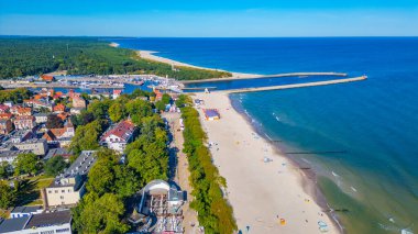Polonya 'nın Ustka kentinin panorama manzarası.
