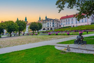 Rynek Meydanı 'ndaki renkli evler Przemysl, Poland.IMAGE