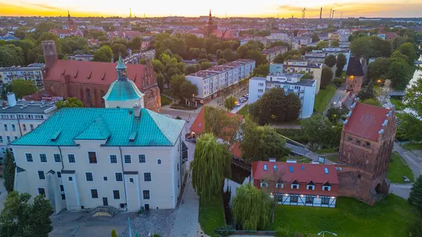 Poland.IMAGE 'deki Slupsk kalesinin günbatımı manzarası.