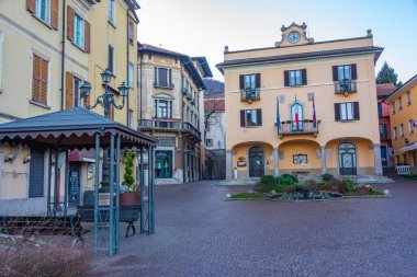 Baveno, İtalya, 29 Aralık 2024: Baveno.IMAGE İtalyan şehrinin ana meydanı