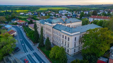 Çekoslovakya 'da Kutna Hora İlköğretim Okulu.
